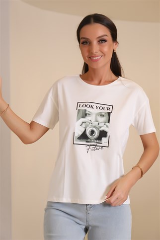 Önü Baskılı Geniş Yaka Beyaz Renk Kadın T-shirt 0471-2Y2