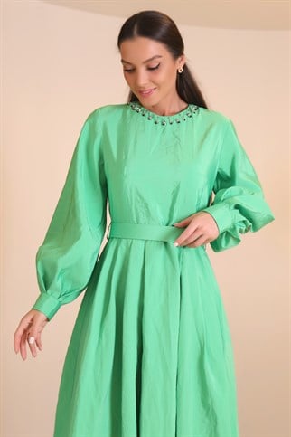 Yakası Taşlı Uzun Yeşil Kadın Elbise 25028-2Y2