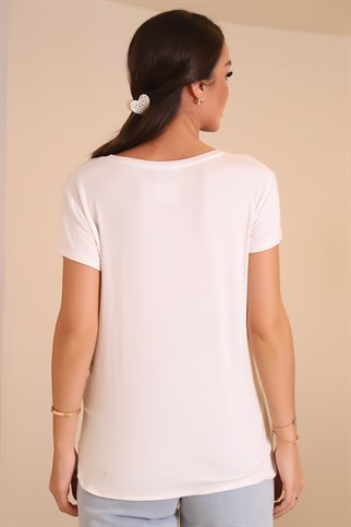Önü Pul İşlemeli Geniş Yaka Beyaz Renk Kadın T-shirt 601754-2Y1